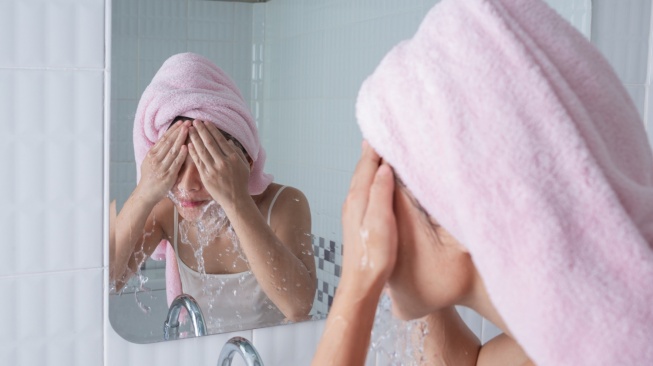 Ciri-Ciri Kulit Wajah Over Cleansing Akibat Terlalu Sering Cuci Muka