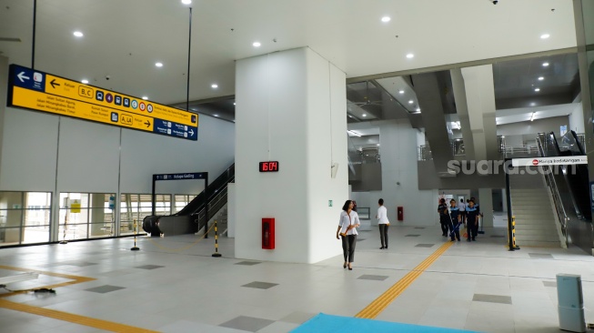 Suasana di Stasiun LRT Manggarai, Jakarta, Rabu (16/9/2026). [Suara.com/Alfian Winanto]
