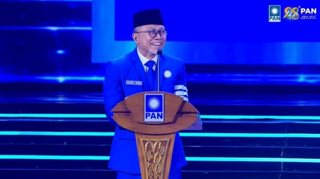 Ketua Umum Partai Amanat Nasional (PAN) Zulkifli Hasan alias Zulhas saat berpidato di acara puncak perayaan HUT PAN ke-28 di Jakarta Convention Center (JCC) Senayan, Jakarta, Jumat (18/9/2026).