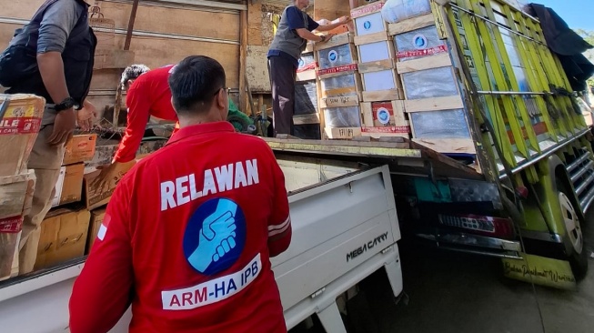 Bantuan kemanusiaan IPB University dan ARM HA-IPB. [Istimewa]