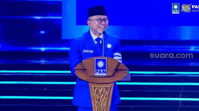 Ketua Umum Partai Amanat Nasional (PAN) Zulkifli Hasan (Zulhas) dalam pidatonya pada Acara Puncak HUT PAN ke-28 di JCC Senayan, Jakarta, Jumat (18/9/2026). [Suara.com/Bagaskara]
