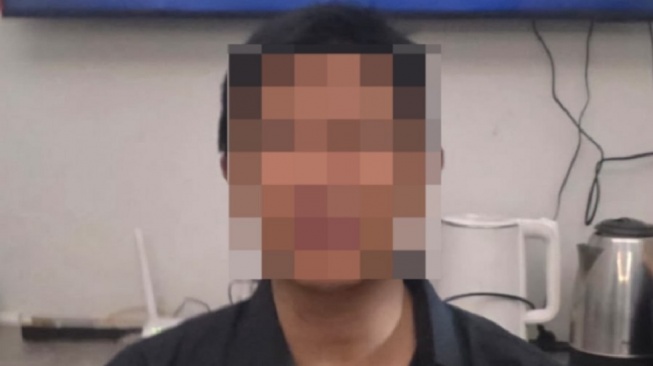 Pria berinisial R (44) yang diduga menganiaya seorang perempuan di Mal Senayan City, Jakarta Pusat. [istimewa]