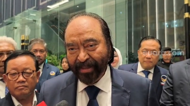 Ketua Umum Partai NasDem, Surya Paloh, menyatakan partainya tetap konsisten mendorong kenaikan ambang batas parlemen parliamentary threshold menjadi 7 persen dalam pembahasan RUU Pemilu. [Suara.com/Bagaskara]