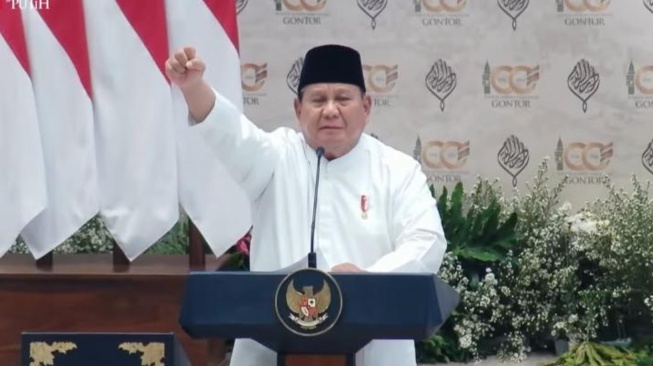 Prabowo Pekik Tiga Kali 'Free Palestine', Lalu Peluk Hangat Dubes Palestina di Gontor