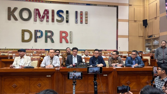 Ketua Komisi III DPR RI, Habiburokhman dalam Rapat Dengar Pendapat Umum (RDPU) bersama Pusat Kajian Anti Korupsi atau Pukat UGM di Gedung DPR, Senayan, Jakarta, pada Senin (14/9/2026).