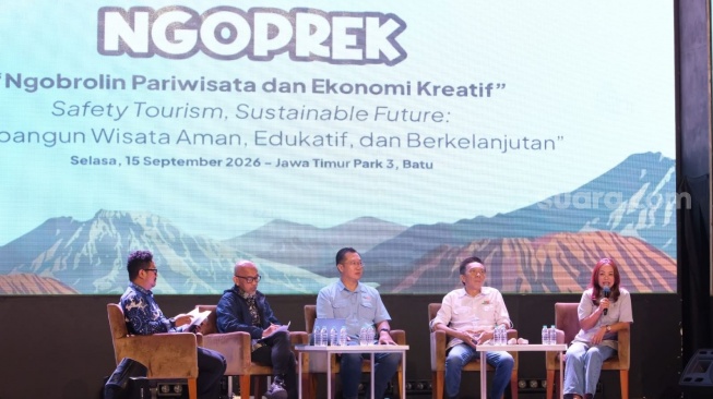 Ngobrolin Pariwisata dan Ekonomi Kreatif (Ngoprek) yang digelar Forum Wartawan Pariwisata dan Ekonomi Kreatif (Forwaparekraf) di Wisata Party, Jatim Park 3, Kota Batu, Jawa Timur, Selasa (15/9/2026). (Suara.com/Dini Afrianti Efendi)