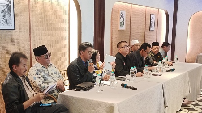 Denny Indrayana Tantang Gibran Hadir di Sidang MK soal Keabsahan Cawapres
