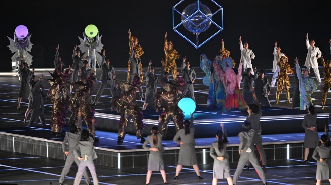 Para penari tampil dalam pembukaan Asian Games 2026 di Stadion Paloma Mizuho, Nagoya, Aichi, Jepang, Sabtu (19/9/2026). [ANTARA FOTO/Fauzan/sgd/YU]