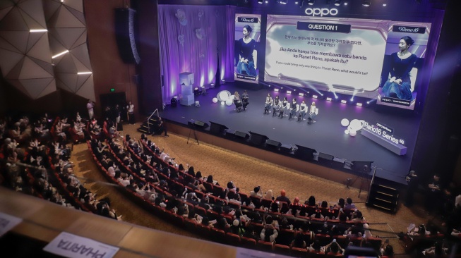 Grup Kpop BABYMONSTER saat tampil dalam acara OPPO x BABYMONSTER Global Fan Meet Up di Ciputra Artpreneur, Jakarta, Sabtu (19/9/2026). [Suara.com/Alfian Winanto]
