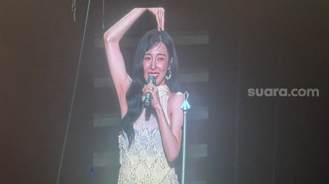 Tiffany Young Bikin Haru di Konser Jakarta, Nyanyikan Lagu SNSD hingga Rayakan 10 Tahun Karier Solo. [Suara.com/Sumarni]
