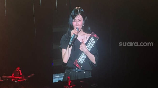 Tiffany Young Bikin Haru di Konser Jakarta, Nyanyikan Lagu SNSD hingga Rayakan 10 Tahun Karier Solo. [Suara.com/Sumarni]