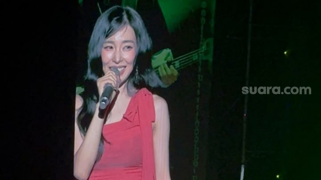 Tiffany Young Bikin Haru di Konser Jakarta, Nyanyikan Lagu SNSD hingga Rayakan 10 Tahun Karier Solo. [Suara.com/Sumarni]