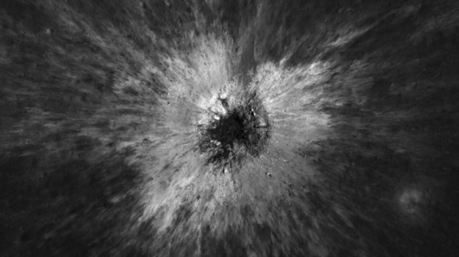 NASA temukan kawah baru di Bulan hasil tumbukan misterius. [NASA/ Intuitive Machines]