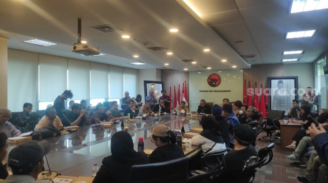 Minta PDIP Berani 'Ingatkan Presiden', WALHI Adukan Krisis Ekologi dan Tata Ruang ke DPR
