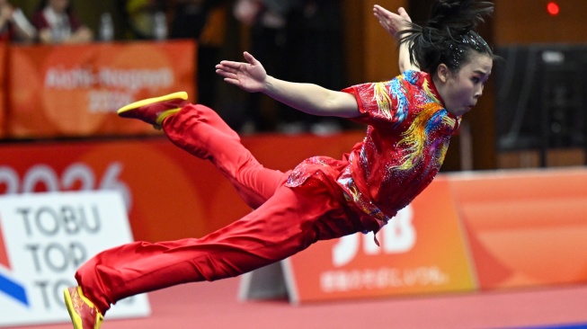Pewushu Indonesia Eugenia Diva Widodo tampil pada final wushu nomor taolu changquan putri Asian Games Aichi-Nagoya 2026 di Aichi Prefectural Martial Arts Hall, Aichi, Jepang, Senin (21/9/2026). [ANTARA FOTO/Fauzan/nym]