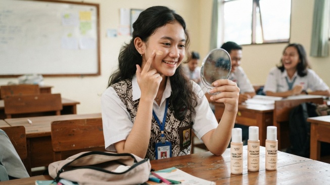 7 Rekomendasi Skin Tint Ringan yang Aman untuk Remaja Sekolah