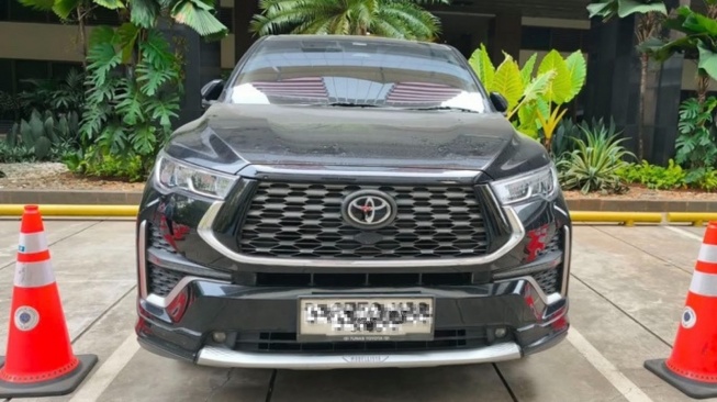 KPK menyita satu unit mobil Toyota Innova Zenix dari anggota DPRD Kota Bengkulu Vinna Ledy Anggraheni (VLA). (Ist)