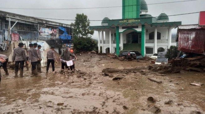 Galodo Terjang Kompleks Kantor Bupati Solok, Rumah Warga Sekitar Ikut Rusak