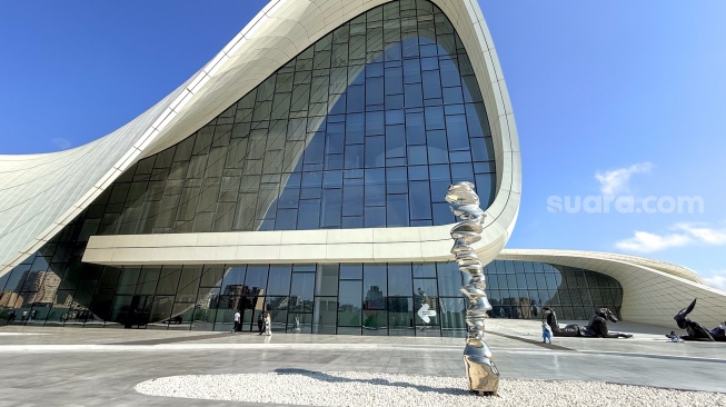Suasana Heydar Aliyev Center di Baku, Azerbaijan, Senin (21/9/2026). [Suara.com/Rizka Chaerani]