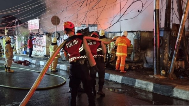 Kisah Solihin Lolos dari Maut: Lari Saat Hawa Panas Mulai Membakar Lapak di Kebayoran Lama