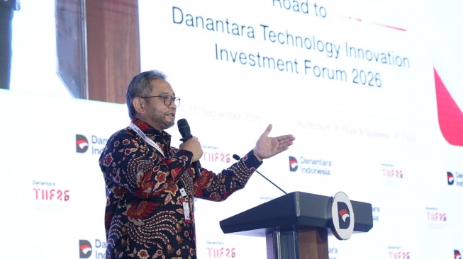 Direktur Strategic Business Development & Portfolio Telkom Seno Soemadji, memaparkan peran Telkom sebagai tulang punggung digital nasional yang mendukung kapabilitas sovereign cloud, sovereign AI, dan sovereign cybersecurity bagi sektor pemerintahan dan BUMN. (Dok: Telkom)