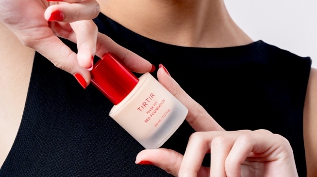 Berapa Harga Foundation Tirtir? Cek Detail Produk dan Review Pembeli