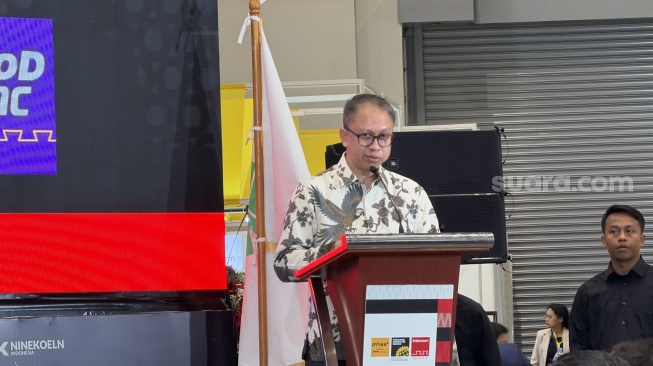 Deputi Bidang Koordinasi Kerja Sama Ekonomi dan Investasi Kemenko Perekonomian, Edi Prio Pambudi dalam konferensi pers di Tangerang, Kamis (24/9/2026). [Suara.com/Dicky Prastya]
