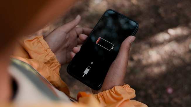 Kenapa Baterai HP Cepat Habis saat Cuaca Panas? Ini Penyebab dan Solusinya