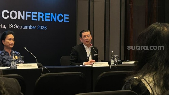 Spesialis bedah saraf sekaligus subspesialis neuro-onkologi Siloam Hospitals Lippo Village, Prof. Dr. dr. Julius July, Sp.BS (K), M.Kes, IFAANS dalam konferensi pers The 2nd Siloam Neuroscience Summit 2026 di Jakarta, Sabtu (19/9/2026). (Suara.com/Dini Afrianti Efendi)