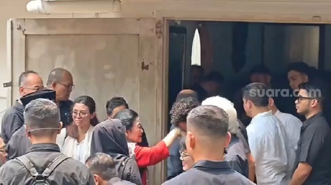 Megawati Baru Tiba dari Manado, Jenazah Guruh Soekarnoputra Segera Dimakamkan