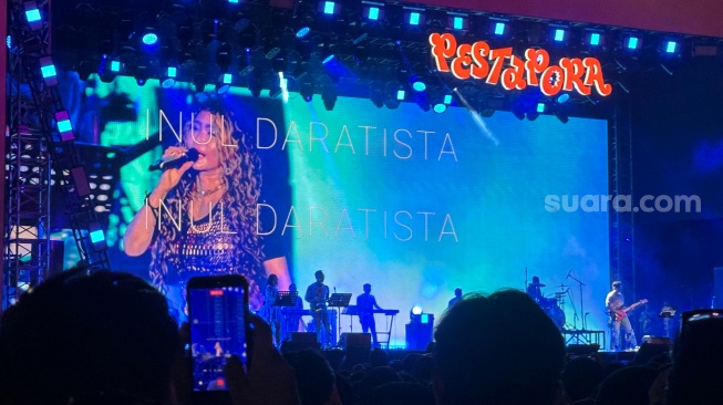 Inul Daratista di panggung Pestapora 2026 hari kedua, 26 September 2026 yang digelar di Jiexpo Kemayoran, Jakarta. [Suara.com/Sumarni]