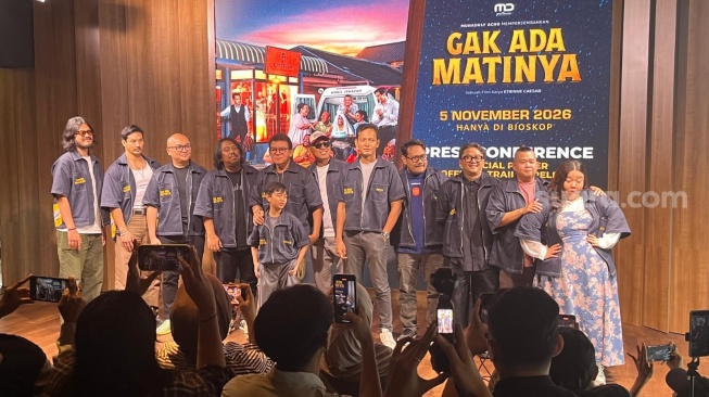 Film komedi Gak Ada Matinya yang dibintangi Oki Rengga, Fedi Nuril, dan Mathias Muchus siap tayang di bioskop Indonesia pada 5 November 2026. [Ferry Noviandi/Suara.com]