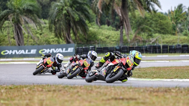 Baru 3 Bulan Latihan, Dua Pembalap Cilik Indonesia Sukses Imbangi Pace Rider Top Malaysia di Sepang!