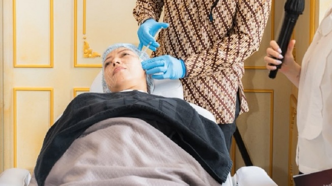 Bukan Lagi Sekadar Glowing, Tren Kecantikan Kini Fokus pada Struktur Kulit