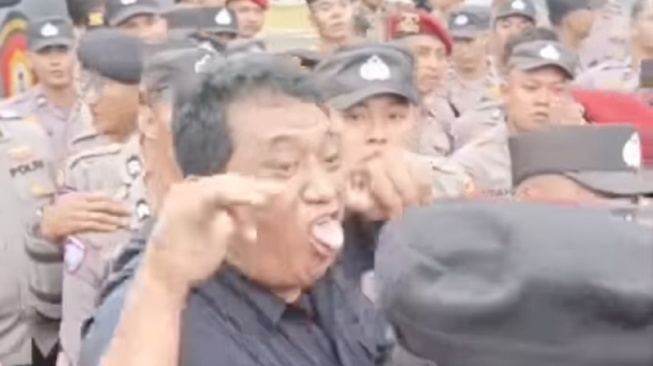 Viral Julurkan Lidah ke Demonstran Hari Tani, Oknum Polisi Bengkulu Dijatuhi Sanksi Disiplin