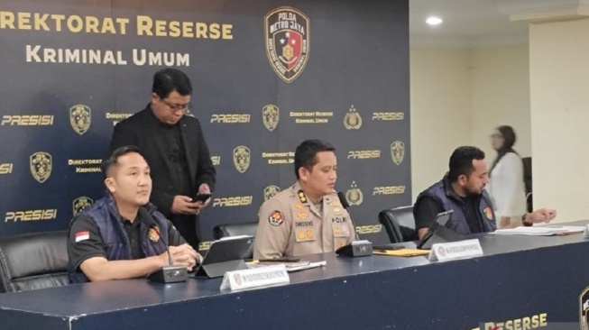 Wakil Direktur Reserse Kriminal Umum Polda Metro Jaya AKBP I Dewa Putu Gede Anom Danujaya (kiri) saat konferensi di Jakarta, Selasa (29/9/2026). ANTARA/Ilham Kausar