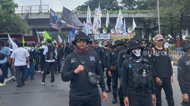 Puluhan Ribu Buruh Demo di DPR, 4.998 Personel Disiagakan Kawal Aksi