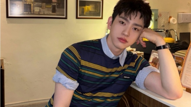5 Gaya OOTD Kasual ala Park Jinyoung GOT7, Kece untuk Daily Outfit!
