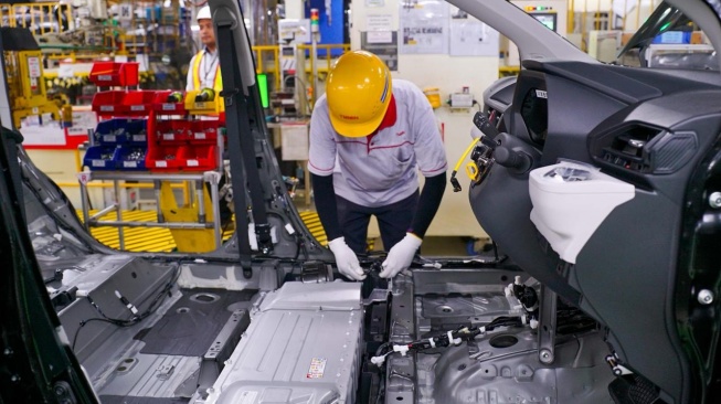 Proses produksi Toyota Veloz di pabrik Toyota Motor Manufacturing Indonesia. (Foto: TMMIN)