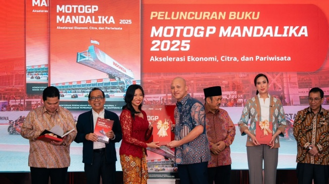 Direktur Utama InJourney, Maya Watono, mengatakan bahwa peluncuran buku ini menjadi momentum penting untuk melihat penyelenggaraan MotoGP Mandalika sebagai bagian dari strategi penggerak ekonomi yang memberikan manfaat lebih luas bagi masyarakat. (Dok: InJourney)