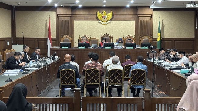 Sidang Korupsi Haji: Terungkap Ada 'Jatah' THR hingga Uang Terima Kasih Rp100 Juta untuk Pejabat!