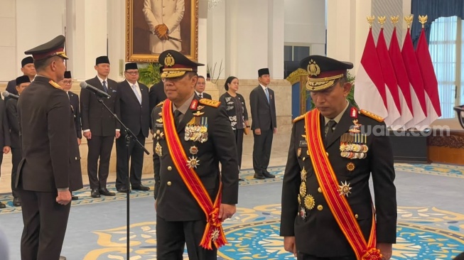 Presiden resmi melantik Jenderal Pol. Listyo Sigit Prabowo sebagai Kepala Staf Kepresidenan (KSP) dan Dedy Prasetyo &mdash; Kepala Badan Reformasi Agraria Nasional. (Suara.com/Novian)