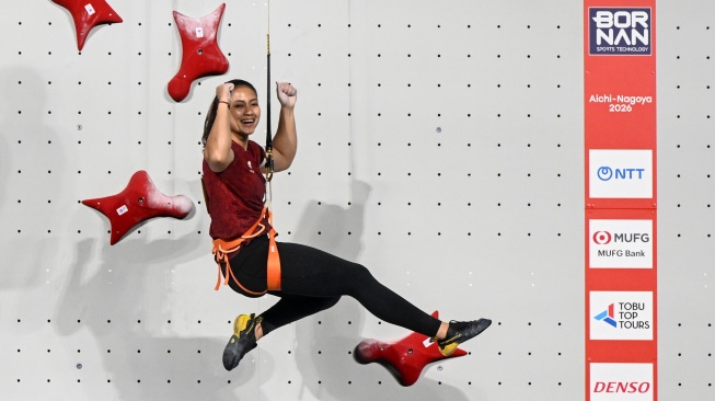 Atlet panjat tebing Indonesia Desak Made Rita Kusuma Dewi berselebrasi usai menjadi yang tercepat pada final nomor speed putri Asian Games 2026 di Portmesse Nagoya Exhibition Hall, Nagoya, Aichi, Jepang, Rabu (30/9/2026). [ANTARA FOTO/Fauzan/YU]
