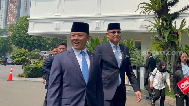 Menteri Luar Negeri, Sugiono, merapat ke Istana Kepresidenan Jakarta di tengah isu reshuffle, Kamis (1/10/2026). (Suara.com/Novian)