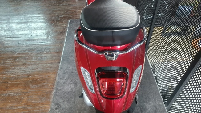 Vespa Sprint 180 cc dengan tampilan yang lebih segar dan mesin baru. (Foto: SUARA.COM/Manuel Jeghesta)