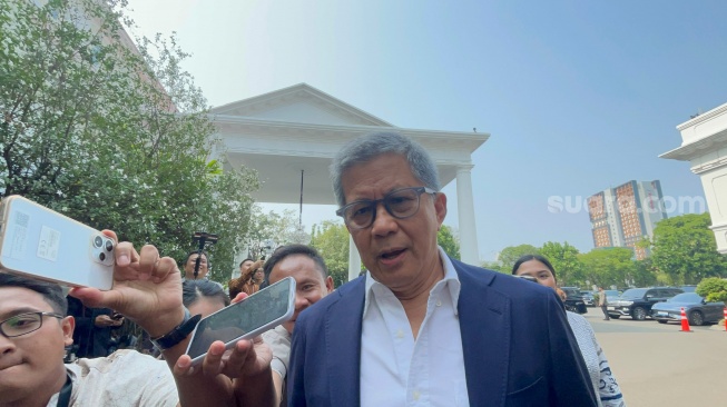 Rocky Gerung Datang ke Istana Jelang Pelantikan Wantimpres. (Suara.com/Novian)