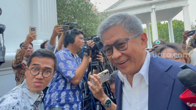 Rocky Gerung Masuk Istana: Pengkritik Kekuasaan yang Kini Menjadi Penasihat Presiden
