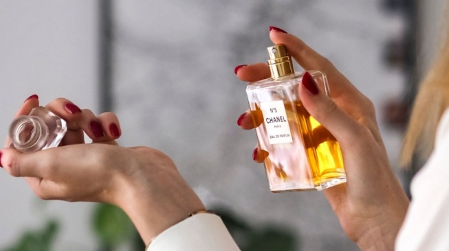Ilustrasi parfum (Pexels/Laura Chouette)