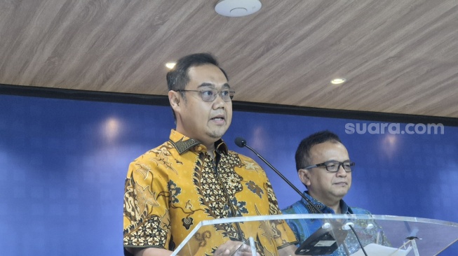 Sekretaris Direktorat Jenderal Infrastruktur Digital Komdigi, Ervan Fathurokhman Adiwidjaja dalam jumpa pers di Jakarta, Sabtu (3/10/2026). [Suara.com/Dythia]