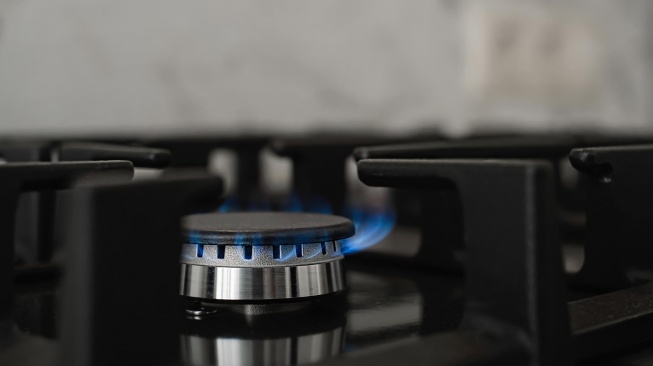 Cara Membersihkan Kompor Gas Biar Apinya Biru, Begini Langkahnya